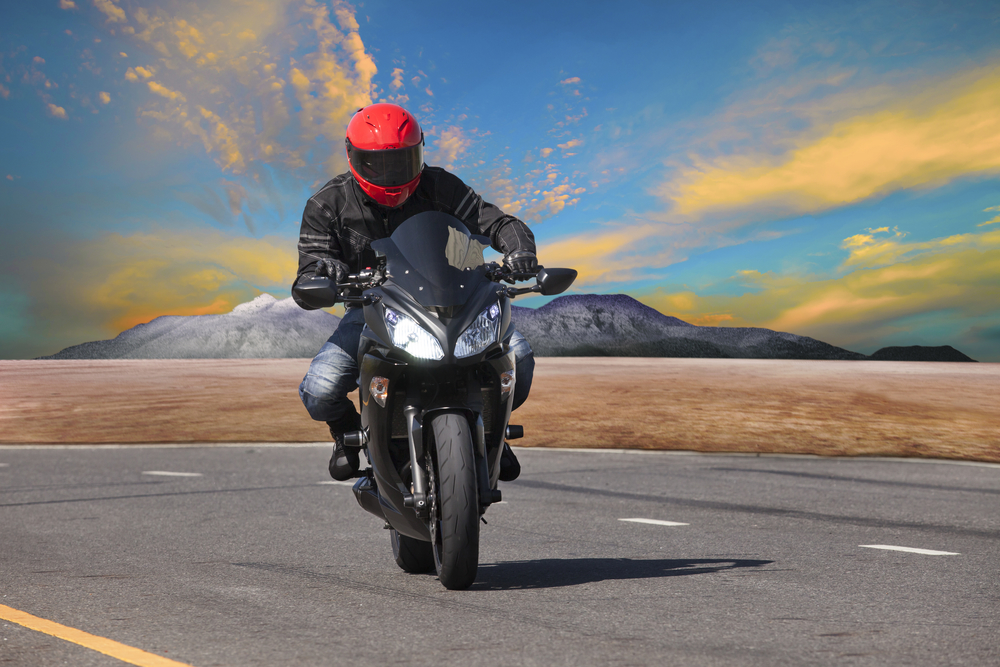 Conheça 7 itens de segurança indispensáveis para quem anda de moto