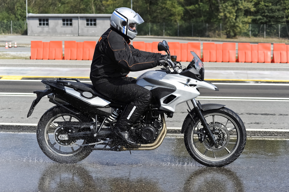Qual a melhor capa de chuva para motociclistas?