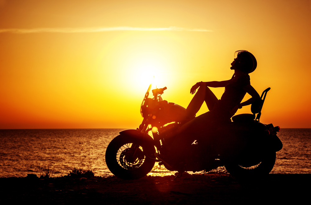 Viajando de moto no verão: dicas para combater o calor