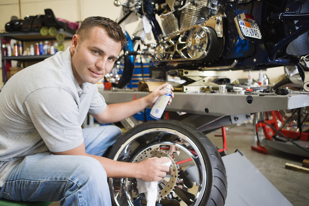 5 indícios de que é hora de trocar os pneus da moto