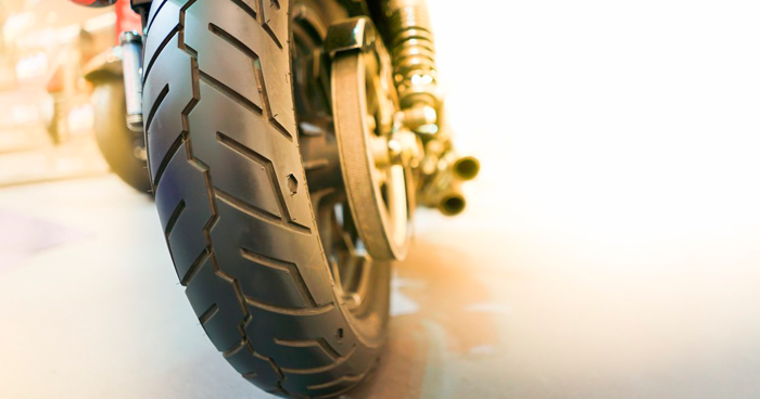 Pneus novos: quais são os cuidados necessários ao trocar os pneus da moto?