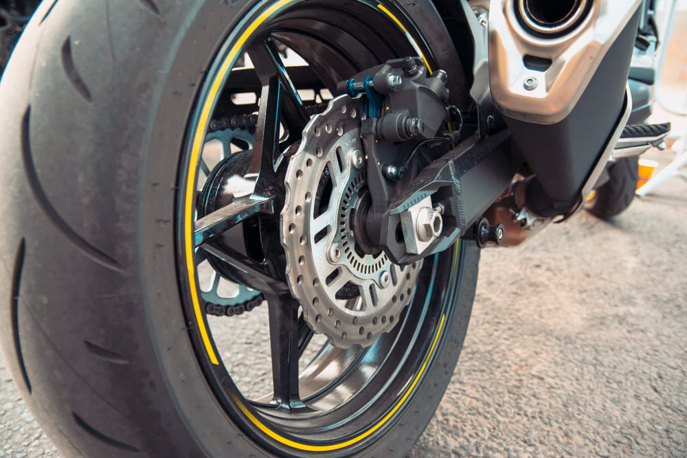 Como escolher os melhores pneus para sua moto