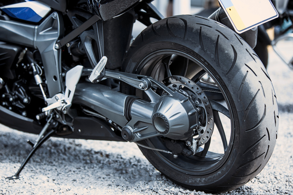 Qual é a hora certa de trocar de pneu de moto?