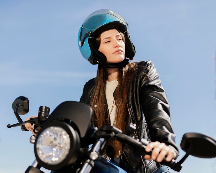 Elegância sobre duas rodas: jaquetas femininas que combinam com sua moto